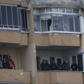 Kırklarelisporlu taraftarlar maçı çatıdan takip etti