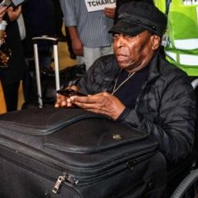 Pele'nin oğlu: Desteksiz yürüyemiyor