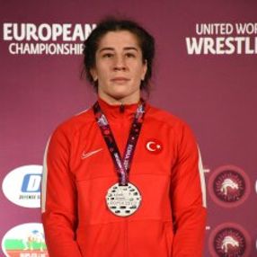 Yasemin Adar, Avrupa Güreş Şampiyonası'nda ikinci oldu