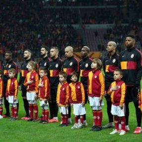 Kadıköy'de galibiyet gören futbolcular