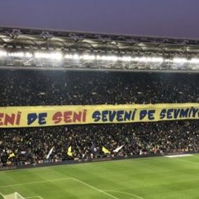 Fenerbahçeli taraftarların derbi koreografisi
