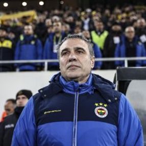 Ersun Yanal'dan futbolculara: Fenerbahçe pes etmez