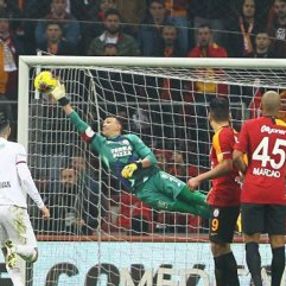 Muslera kalesinde devleşiyor