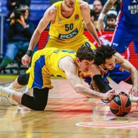 Anadolu Efes Avrupa'da 11 maç sonra kaybetti