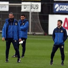 Fenerbahçe'yi antrenmanda Emre ve Volkan çalıştırdı