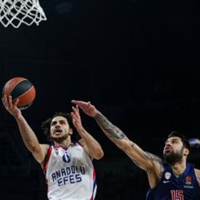 Anadolu Efes, Olympiakos'a şans vermedi