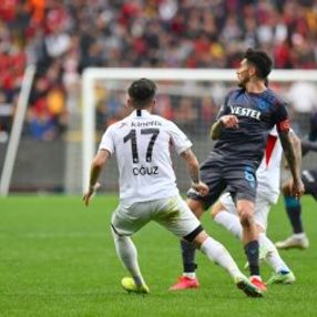 Başakşehir haftayı 3, Trabzon 1 puanla kapattı