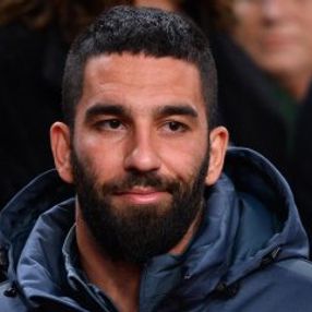 Arda Turan halı sahada görüntülendi