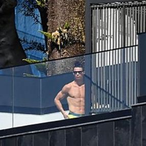 Ronaldo evinde vakit geçirmeye devam ediyor