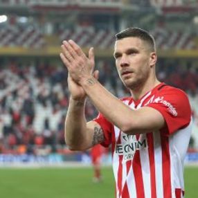 Podolski: İndirim teklifini ilk ben kabul ederim
