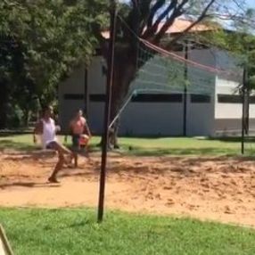 Ronaldinho ayak tenisi maçını kaybetti