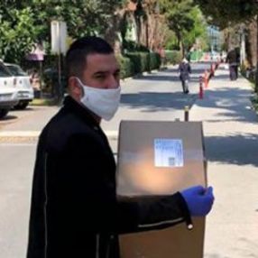 Arda Turan 100 bin maske bağışladı