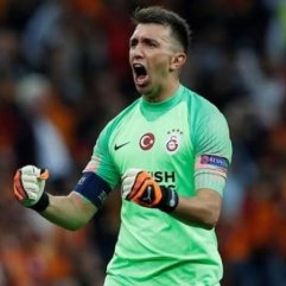Muslera'nın sözleşmesi uzatılıyor