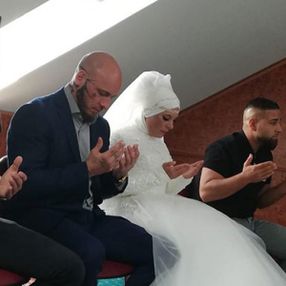 Boksör Ott'tan sonra eşi de Müslüman oldu