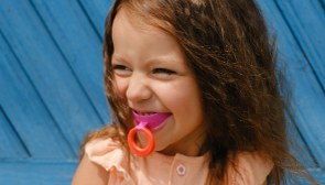 Çocukların uykuda diş gıcırdatmasının 4 ana nedeni
