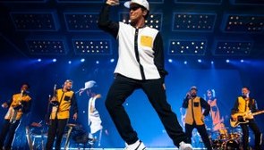 Albüm lansman konserlerinde lider Bruno Mars