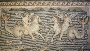 Adana'da Hippokamposlara binen Erosların mozaiği sergisi