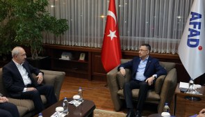 Kemal Kılıçdaroğlu AFAD merkezini ziyaret etti