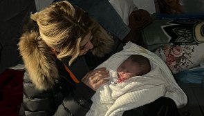 Gülben Ergen, deprem bölgesinden fotoğraflar yayınladı