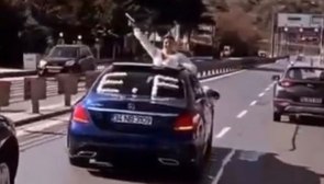 Sarıyer’de aracın tavanına çıkarak silahla ateş açan maganda gelin yakalandı