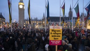İngiltere'de yüzlerce kişi hükümetin düzensiz göçle mücadele yasa tasarısını protesto etti