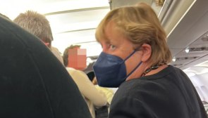Almanya'nın eski Başbakanı Merkel uçakta görüntülendi