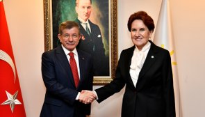 Meral Akşener, Ahmet Davutoğlu ile görüştü