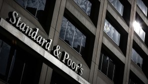 S&P: Gelişen piyasalarda finansal koşullar sıkılaşıyor