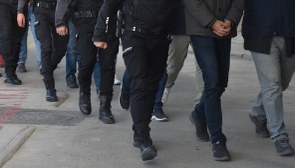 İzmir merkezli düzenlenen FETÖ operasyonunda gözaltına alınanlardan 30'u tutuklandı