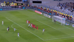 Lionel Messi, Panama'ya karşı klas bir frikik golü attı