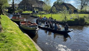 Turistler akın ediyor! Hollanda'nın araba yolu olmayan köyü Giethoorn