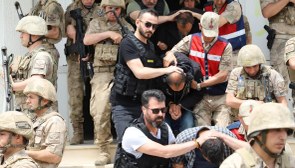 Mardin'de jandarma kılığında Irak uyruklu kişileri yağmalayan 6 kişi yakalandı