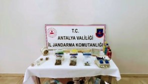 Antalya'da evinde uyuşturucu üretti: İş yerinde satamadan jandarmaya yakalandı