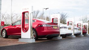 Ford ile Tesla anlaştı! Şarj istasyonları ortak kullanılacak