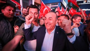 Mevlüt Çavuşoğlu'na dünyadan tebrik yağmuru