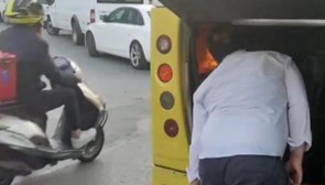 Kağıthane'de İETT şoförü yanan motoru üfleyerek söndürmeye çalıştı