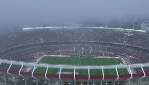Arjantin'de tribünden düşen taraftar hayatını kaybetti