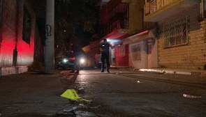 İzmir'de husumetli kavgası: 2 ağır yaralı