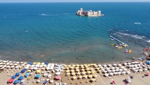 Mersin'de okulların açılmasına günler kala tatilci yoğunluğu