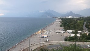 Antalya sahillerinde yağmur sakinliği yaşandı