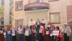 PKK tarafından kaçırılan çocuklar için sesler yükseliyor: Bir aile daha nöbete katıldı