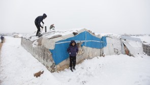 Suriye'de kamp sakinleri, zorlu kış şartlarıyla karşılaştı