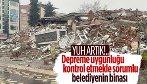 Depremde Adıyaman Belediye Başkanlığı binası yıkıldı