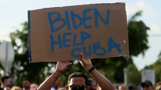 Küba'da halk yıllar sonra komünizme karşı uyandı