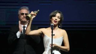 Tamer Karadağlı ve Nihal Yalçın'ın 'ödül' gerginliği