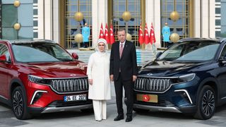Külliye'ye çekilen Togg'lar Cumhurbaşkanı Erdoğan'a teslim edildi