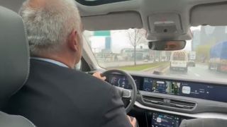 Mehmet Nuri Ersoy, yerli ve milli otomobil Togg ile ilk sürüşünü gerçekleştirdi