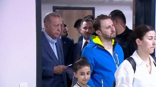 Cumhurbaşkanı Erdoğan’ı oy sırasında gören seçmenin şaşkınlığı