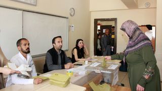 Dünyanın gözü 14 Mayıs seçimlerinde: Türkiye'de oylama yapılıyor