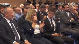 İmza töreninde Arda Güler'in annesi gözyaşlarını tutamadı